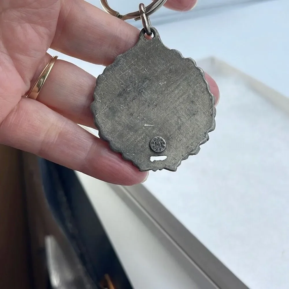 Vintage Chicago lake skyline scene keychain in pewter